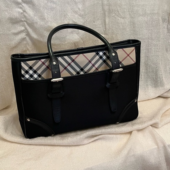 Elegant Burberry classic Black and Checkered Women's Bag - Picture 2 of 8